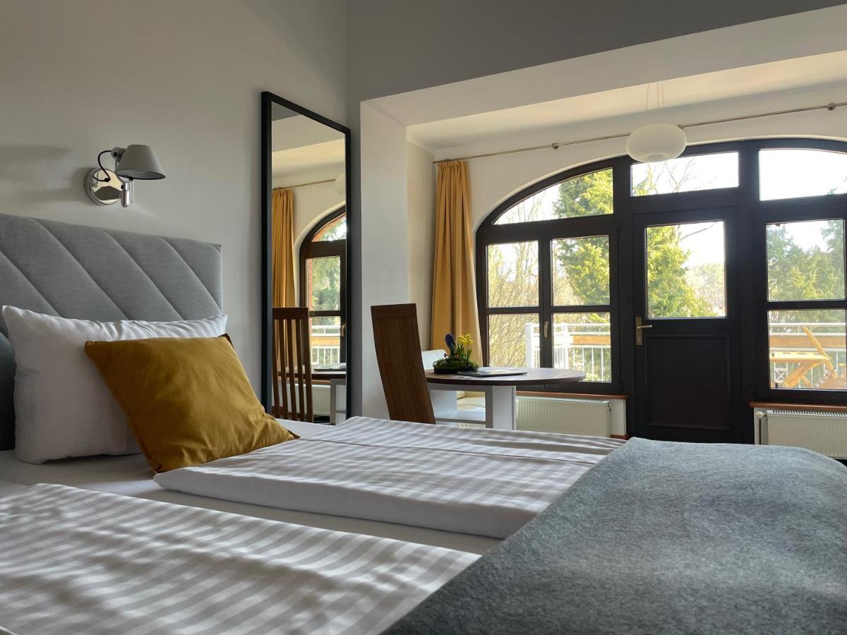 Luisenhof Hotel นอยกลอบโซว ภายนอก รูปภาพ