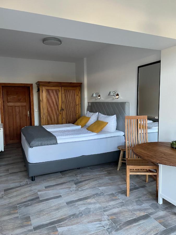 Luisenhof Hotel นอยกลอบโซว ภายนอก รูปภาพ