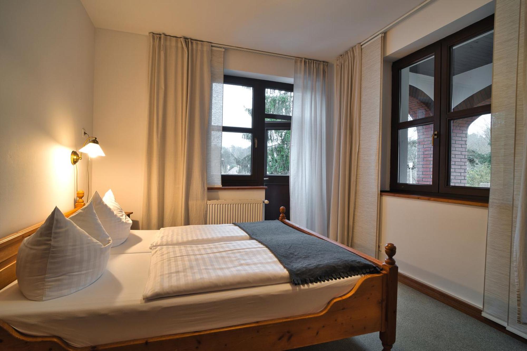 Luisenhof Hotel นอยกลอบโซว ภายนอก รูปภาพ